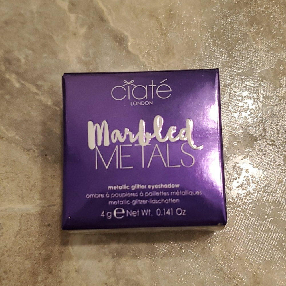Metallic eye shadow